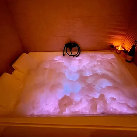 Romantique Avec Baignoire Balneotherapie Duo Proche De Colmar Et Kaysersberg Pour 2 Personnes דירה *